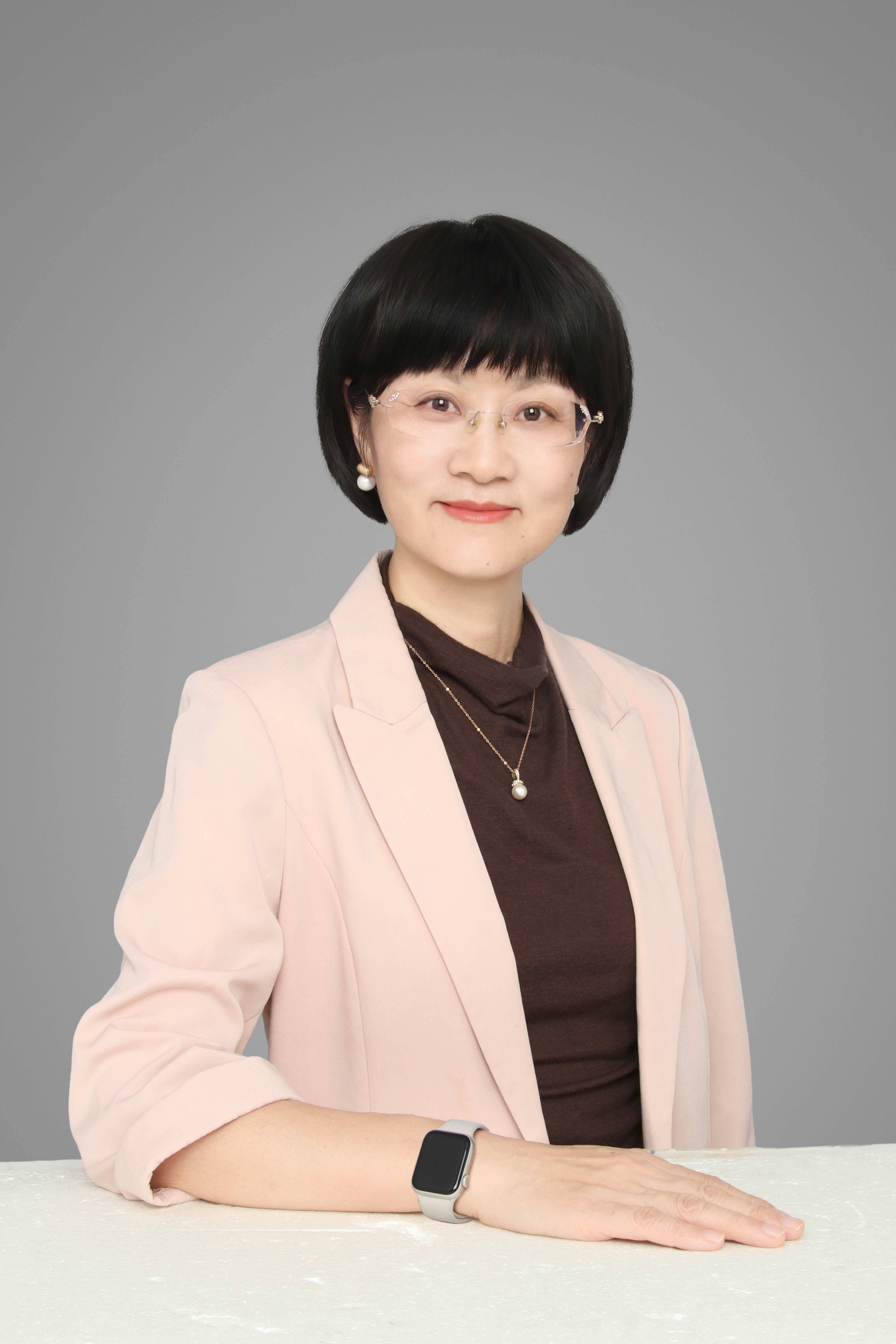 侯芬